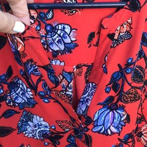 DR2 Tops - DR2, sleeveless blouse with pretty flower print DR2 Tops - DR2, sleeveless blouse with pretty flower print